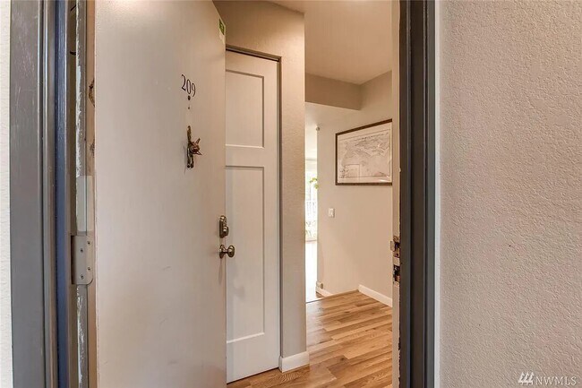 Entry Way - 2421 SW Trenton St Unit 209