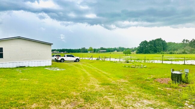 Side view - 2436 Bay Lake Loop