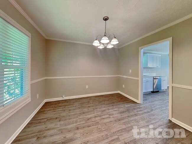 Photo - 515 Westbridge Dr