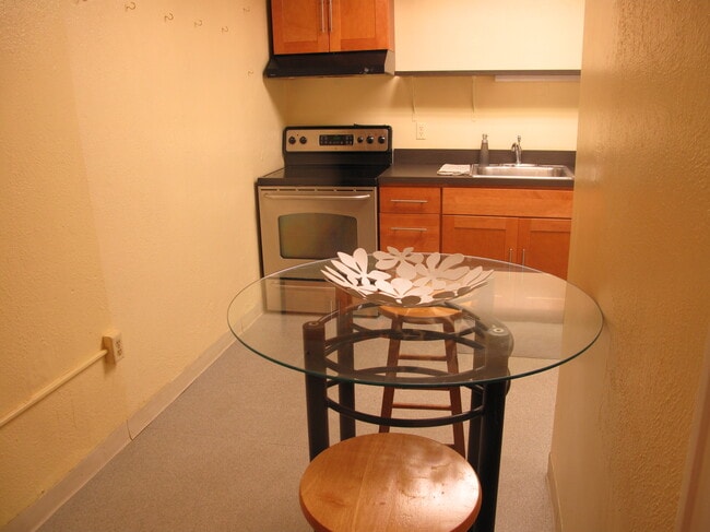 315 Thurston Ave Unit terrace