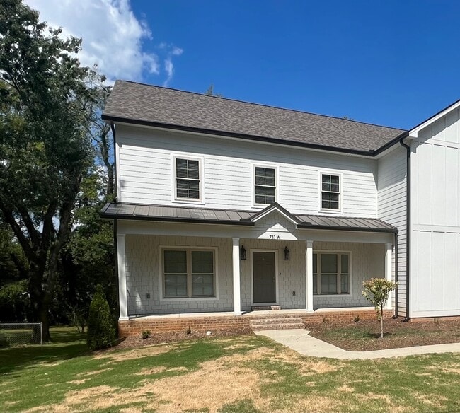 Photo - 711 Ewing Blvd