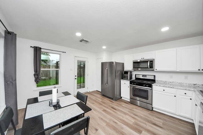 Building Photo - 20631 Tealbrook Dr