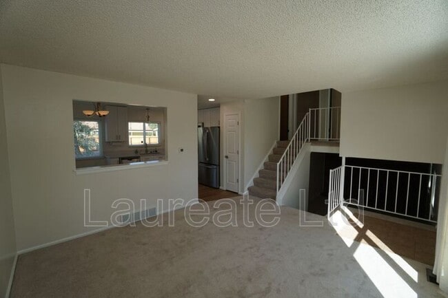 Photo - 1155 Fern St