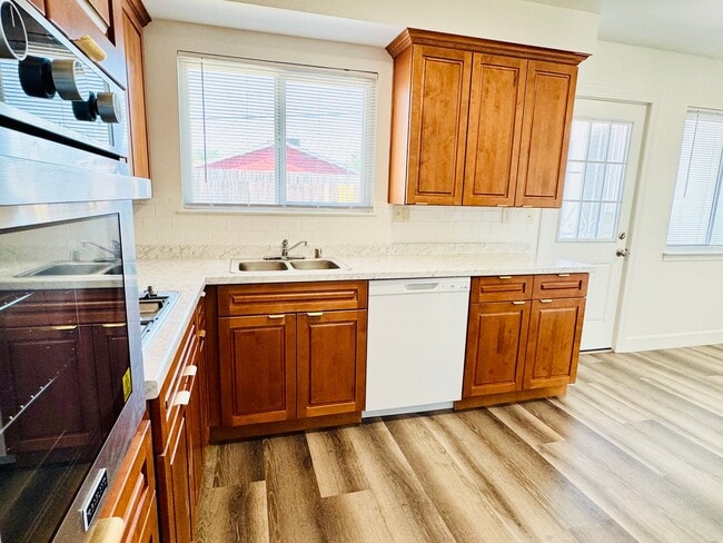 Photo - 63 Cathcart Ave
