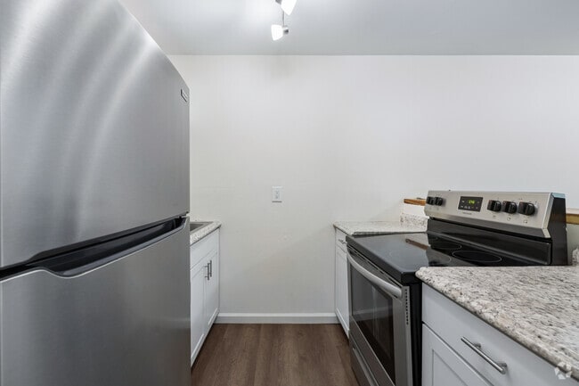 2BR, 1BA - 800SF - Kitchen
