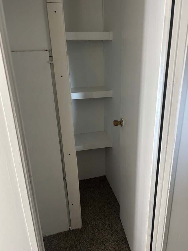 Despensa - 467 Vanzant Rd