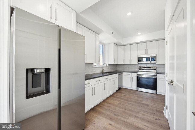 Photo - 1350 N Front St Unit 204