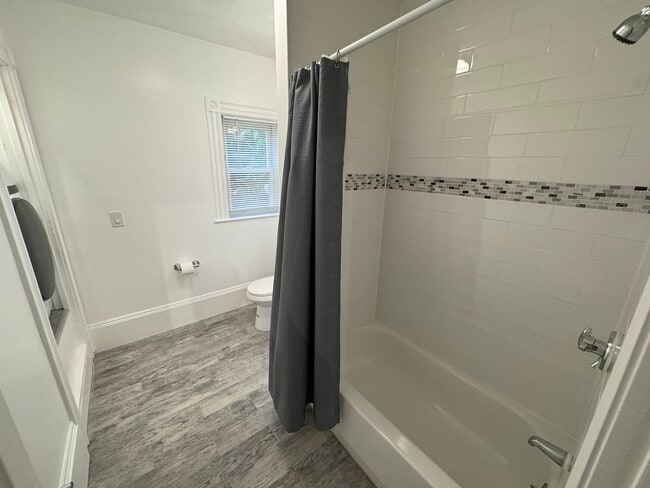 Photo - 35 Cameron Ave Unidad 2