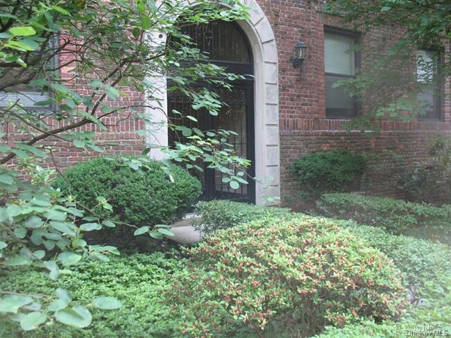 Building Photo - 64 Sagamore Rd Unit J1