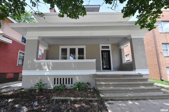 Building Photo - 1027 N University St