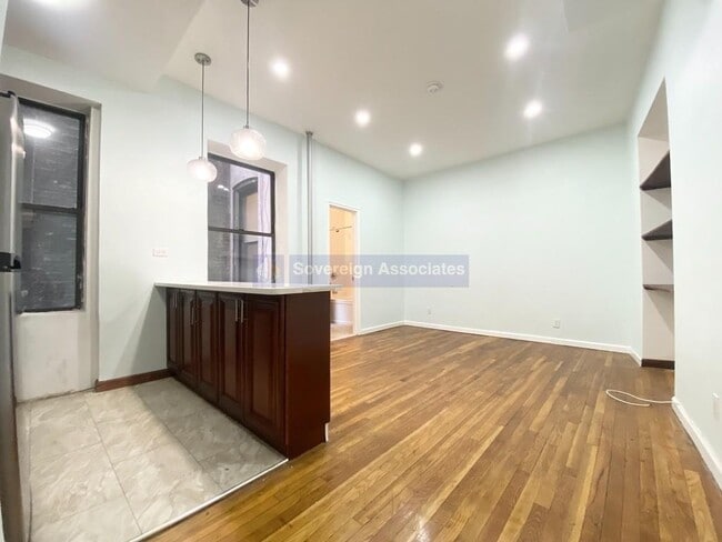 Building Photo - 240 W 104th St Unit 2A