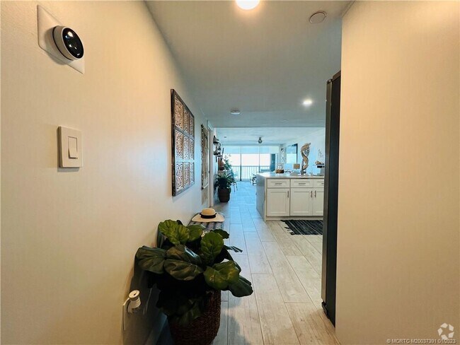 Building Photo - 8880 S Ocean Dr Unit 1102 Rental