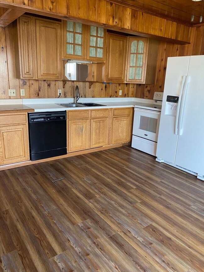 Photo - 2 Bed 1 Bath LAKE RENTAL