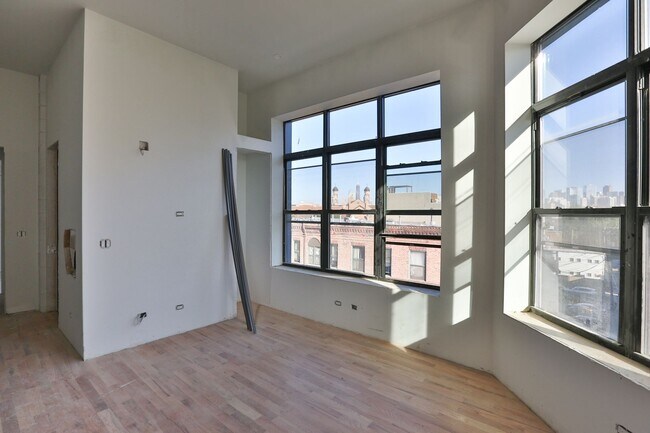 Photo - Brand New Studio in Wicker Park. 12' Ceili... Unit 204