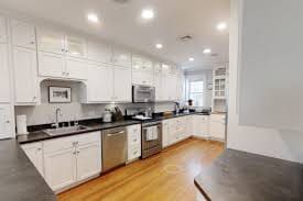7 Strathmore Rd