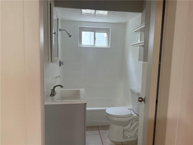 Photo - 50 E Transit St Unidad 1