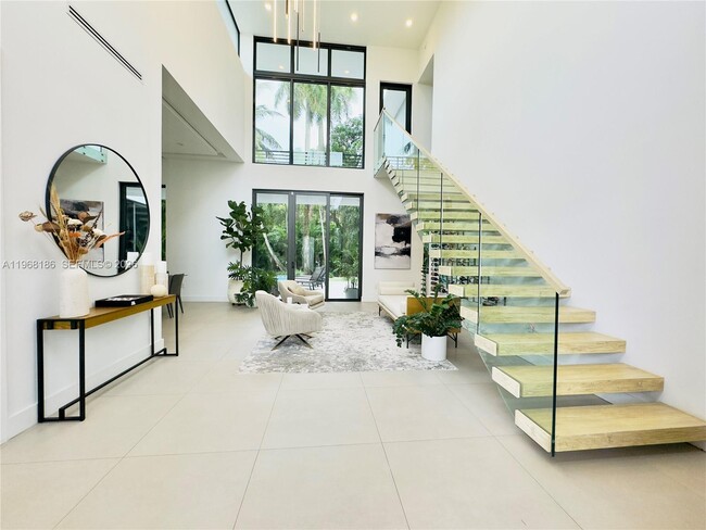 Photo - 2550 Overbrook St