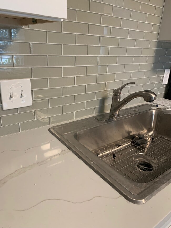 Quartz counters - 894 Ormewood Ave SE Unit 2