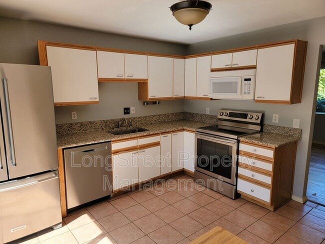 Photo - 780 SE Marion Ave