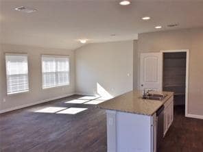 Photo - 116 Cranbrook Ln