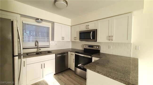 Building Photo - 2610 Providence St Unit 2