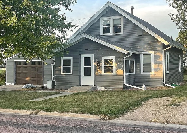 Building Photo - 3 Bedroom 1 Bathroom with Garage