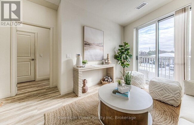 Photo - 301 Westmount Rd W