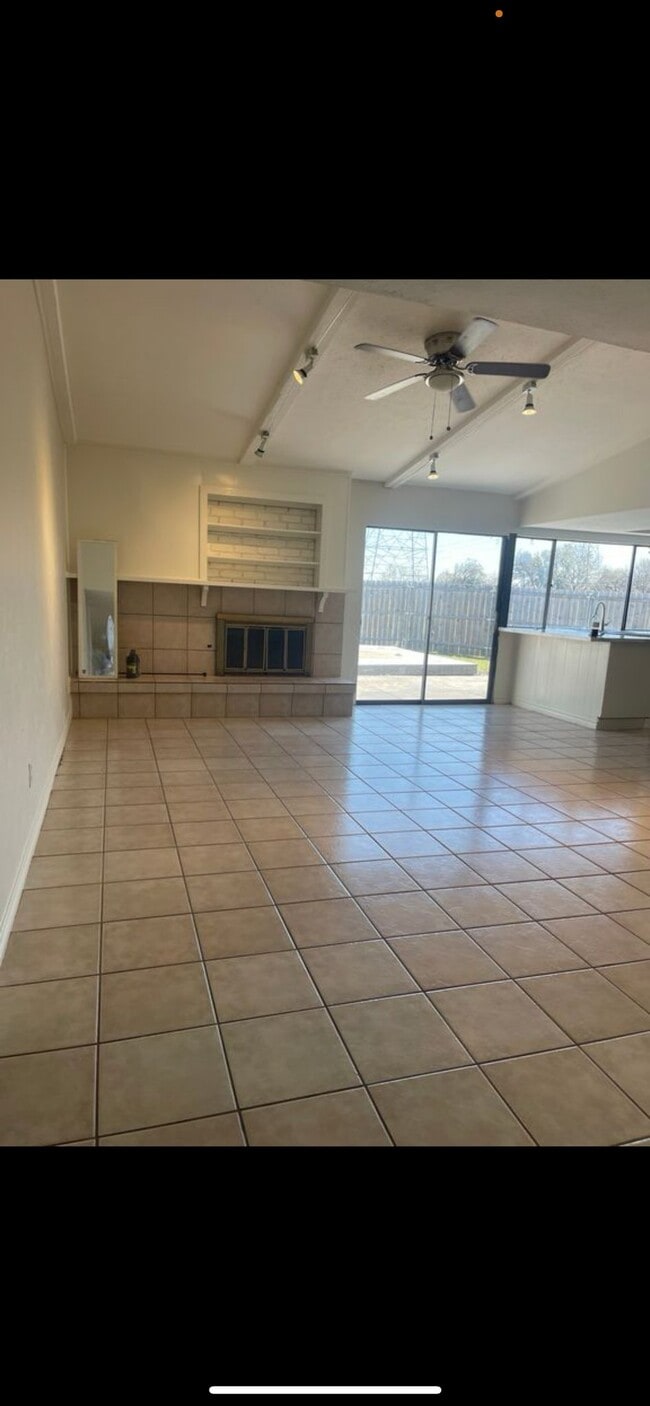 Photo - 6500 Chinaberry Trail