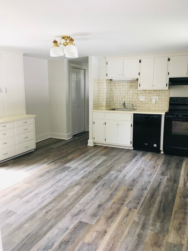 Building Photo - 48 Clapboardtree St Unit B Rental