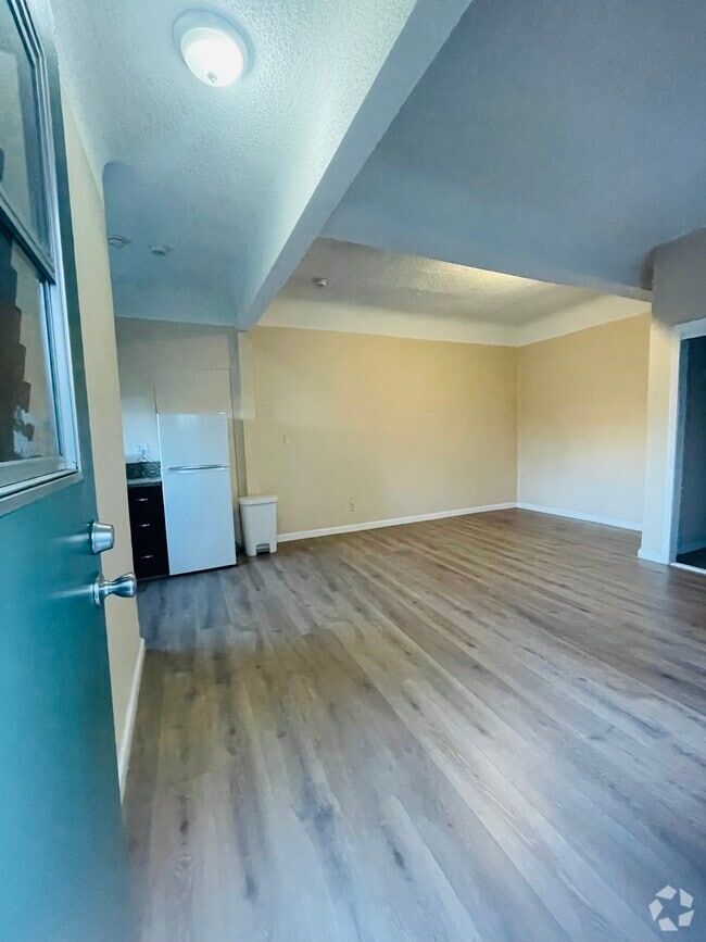 Building Photo - 808 Geraghty Ave Unit Apartment