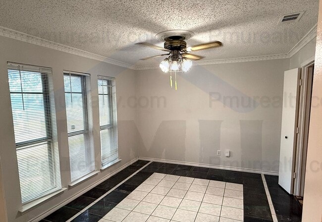 Photo - AVAILABLE NOW!!! Beautiful 3/2/2 house loc...