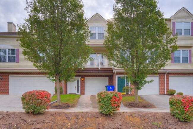 Building Photo - Available for the 2026-2027 lease term.