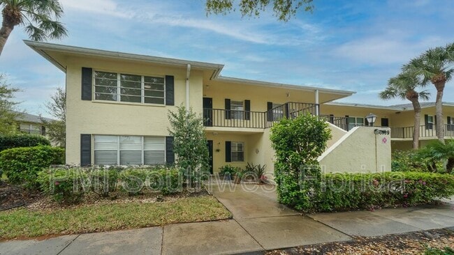 Building Photo - 6999 W Country Club Dr N Unit Apt 226