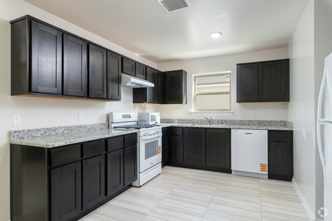 3BR, 2BA - 1,065SF - Kitchen