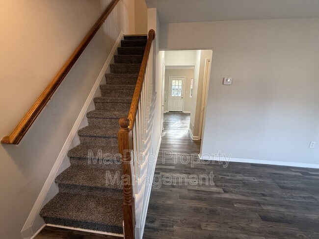 Photo - 914 Anvil Rd