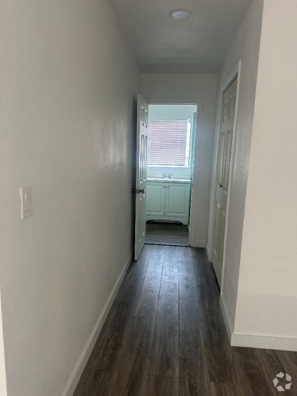Building Photo - 1825 Linhart Ave Rental