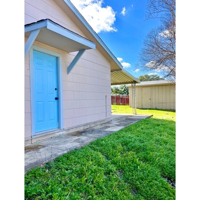 Side entrance with storage shed in backyard - 2915 Eagle Rdg
