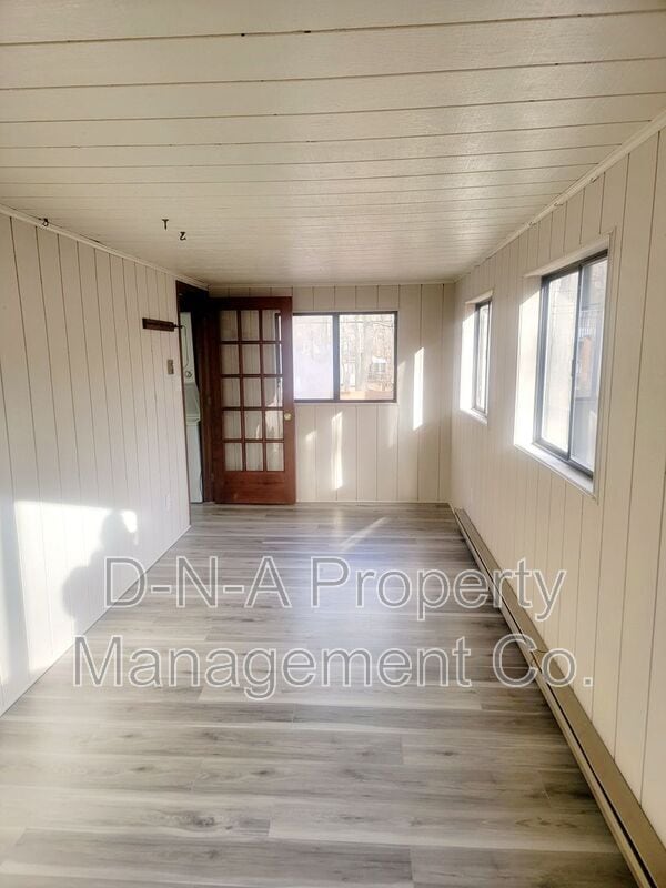 Photo - 1513 Locust Ln