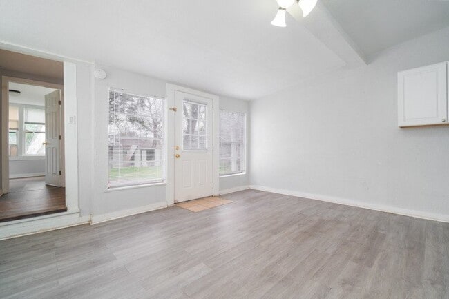 Photo - 434 Bukingham Ave #3 Unit #3