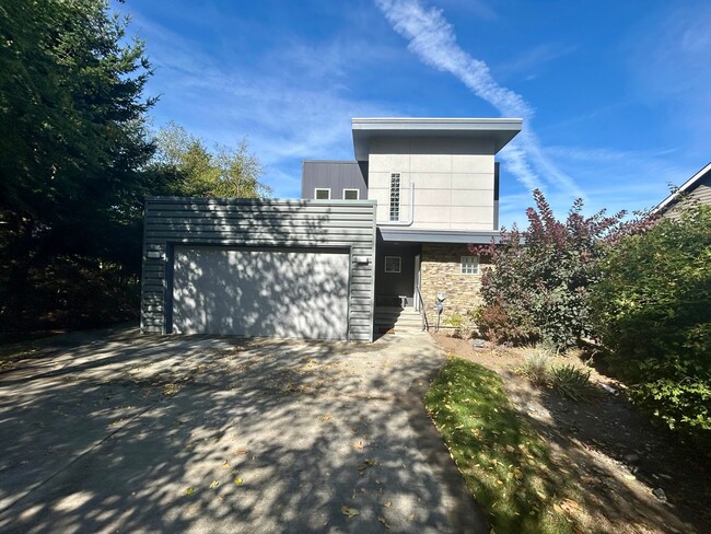 Building Photo - 8761 Semiahmoo Dr