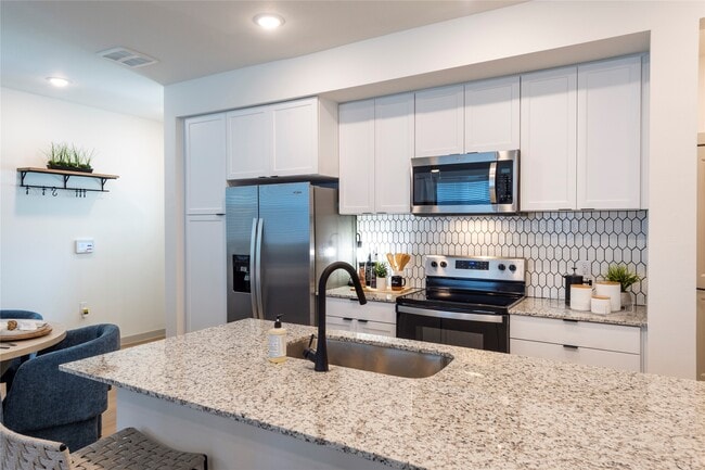 Photo - 407 Waller Ln