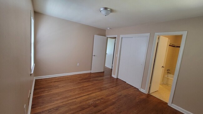 Photo - 1802 Edgemore Rd