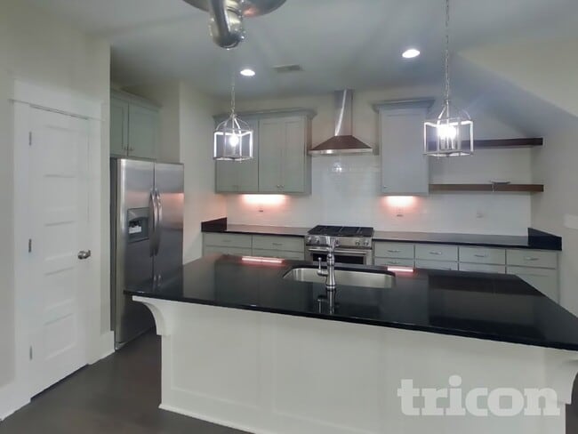 Photo - 1242 Hillwood Private Cove