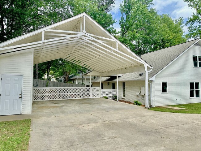 Photo - Spacious and updated 4Bedroom Home in Auburn