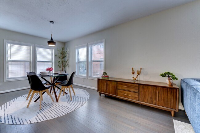 Photo - 3328 Blodgett St
