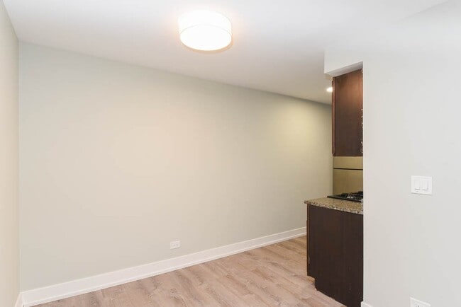 Photo - 450 W Barry Ave Unit 112