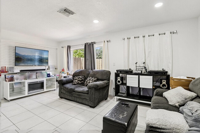 Photo - 5843 Woodlands Blvd