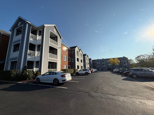 Building Photo - 1800 Douglas Ave Unit 104