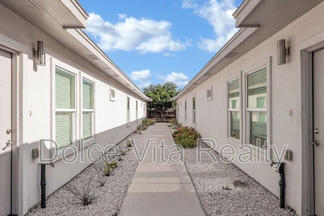 Photo - 1012 E la Cantera Ave Unit Apt 4