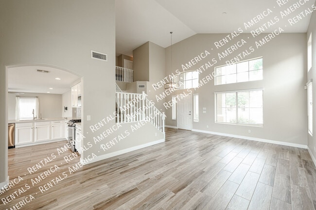 Photo - 2305 E Cherry Hills Pl